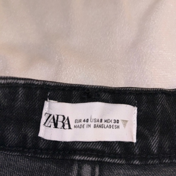 Zara Black Jean Shorts with High Waist and Distressed Hem - Picture 4 of 6